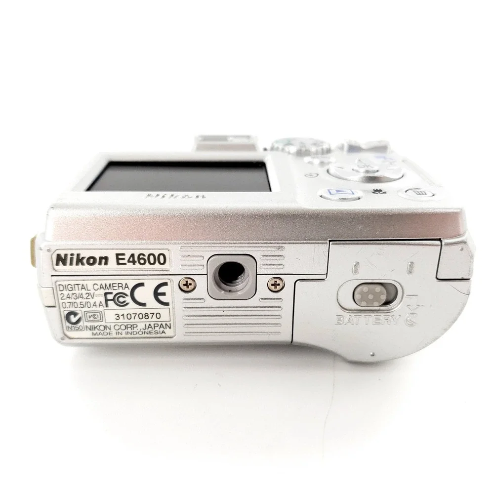 Nikon COOLPIX 4600 4.0MP Digital Camera Silver w/ Memory Card Tested & Works